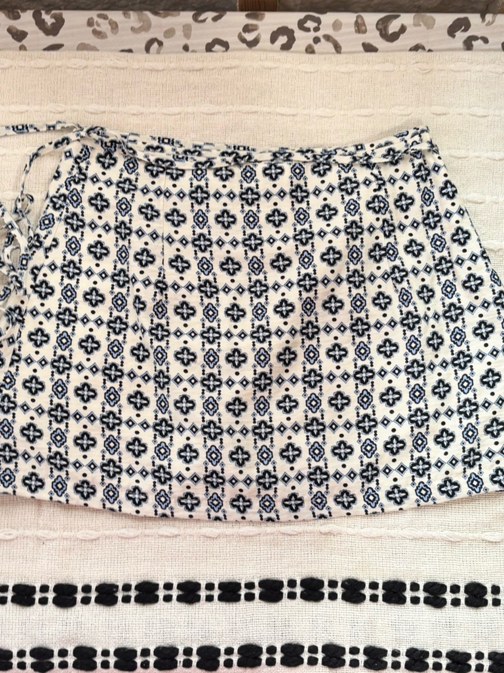 Blue Floral Tile Print Mini Wrap Skirt Tie Side Lined Boho Coastal Size S Preppy - Picture 4 of 12